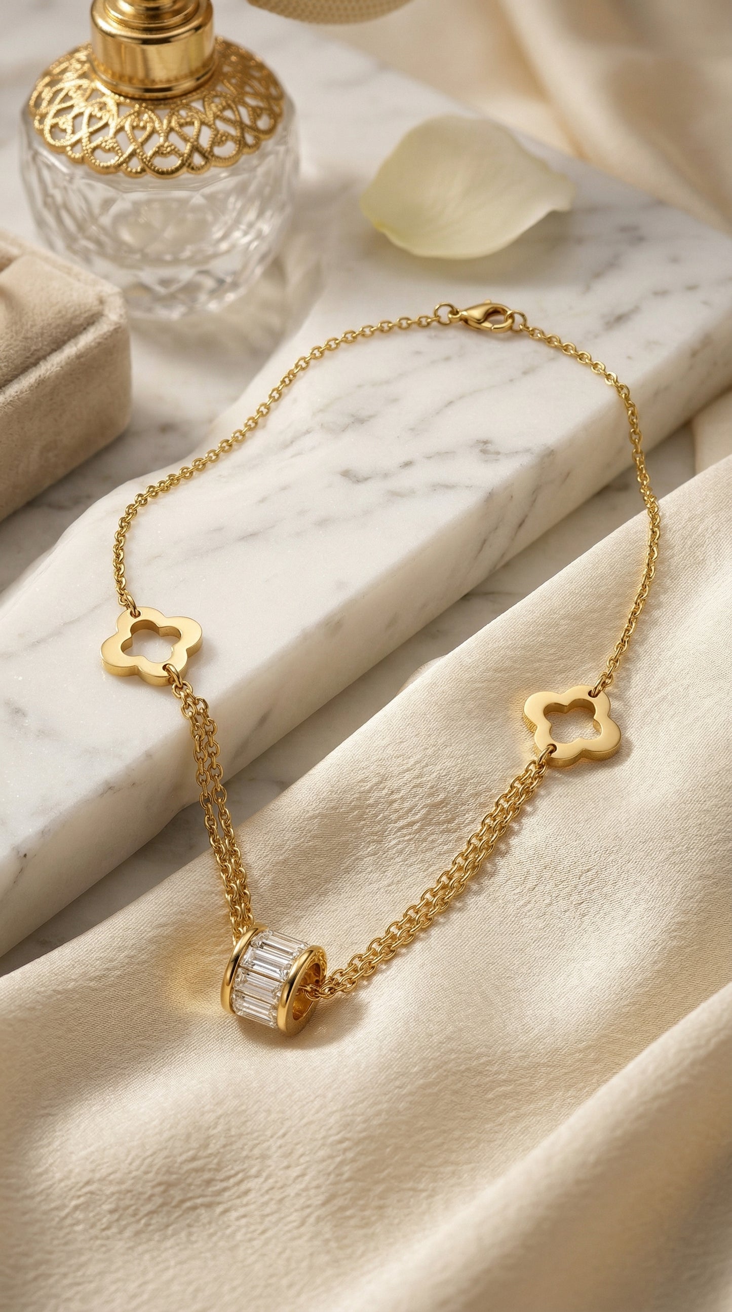 Clover Chain Barrel Necklace