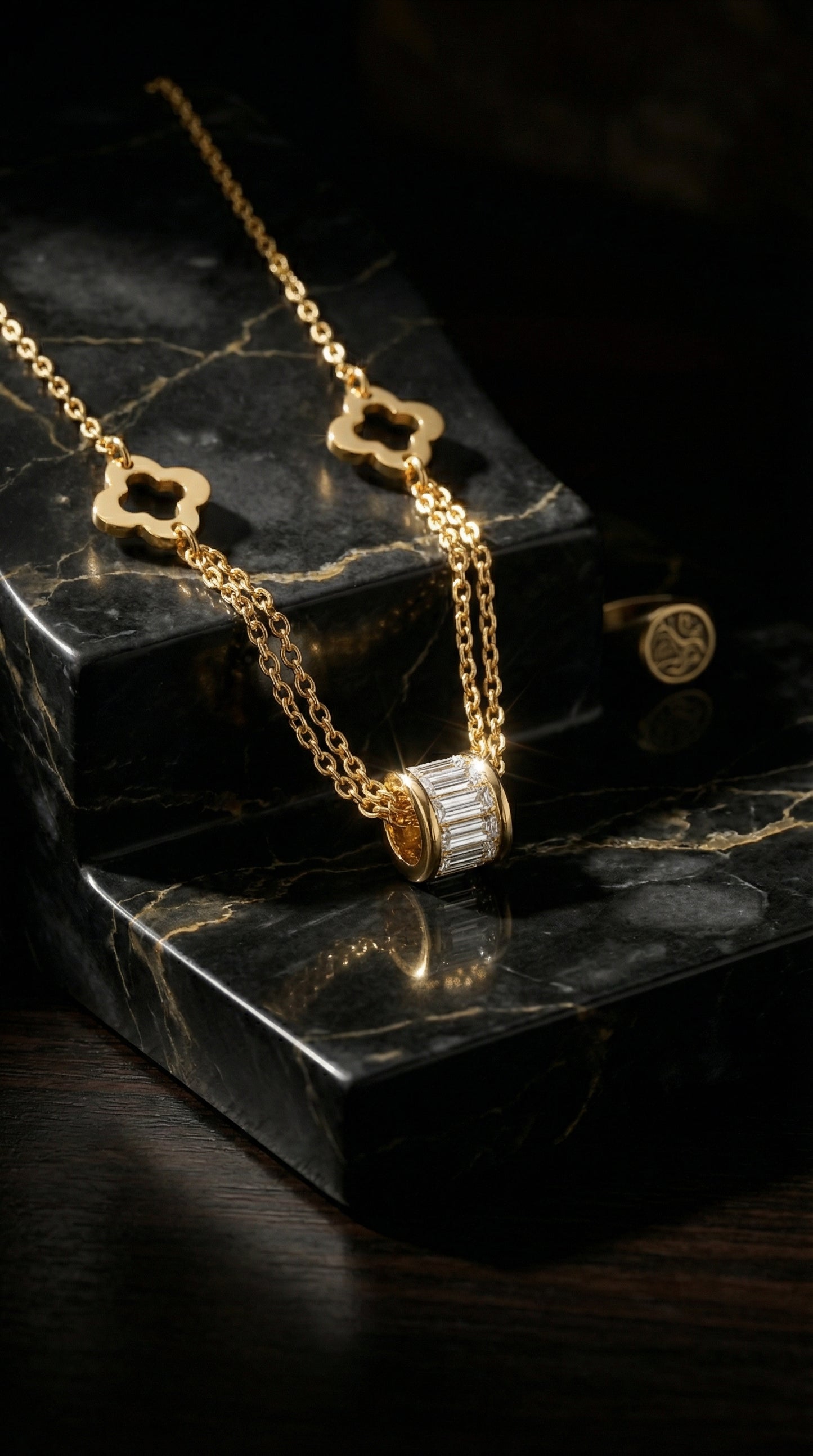 Clover Chain Barrel Necklace